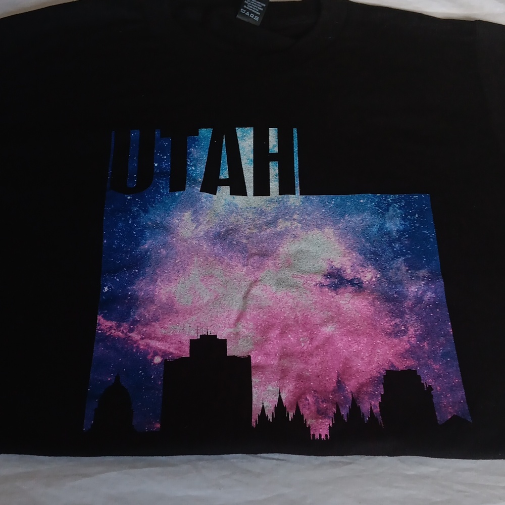 Black Graphic T-Shirt.Utah.Size Small